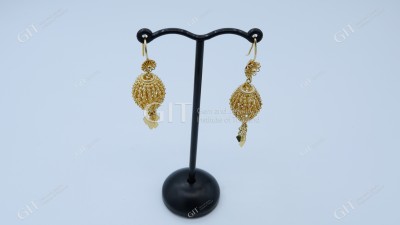 ต่างหูลูกสน