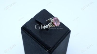 แหวนเกาะข้างใบไม้